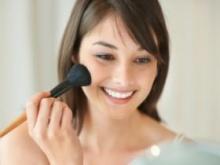The main thing about romantic makeup for a first date