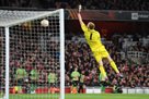 Nameless goal for Sporting from the center of the field near the goal of Arsenal. Video