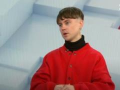 Artem Pivovarov appeared live for the first time after a severe injury at a concert