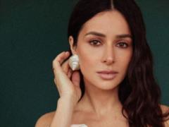 Zlata Ognevich in the guise of a fortune teller performed a  