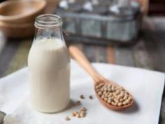 Soy milk significantly lowers cholesterol - nutritionist Strokov