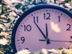 We translate the clock: how to change the time on the phone