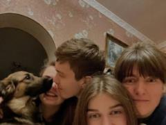 Jerry Heil shared touching footage of a rare meeting with family