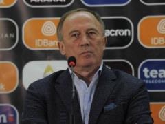  Вы тренер, имеете лицензию? : Петраков поссорился с журналистом после дебюта во главе сборной Армении