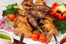 Названы порции популярных мясных продуктов, вызывающих рак
