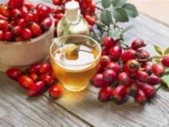 Ромашка, шиповник и мятный чай снижают риск болезни Альцгеймера