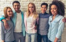 Fashionable women s jeans 2023: the latest novelties of the season