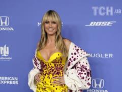 49-year-old Heidi Klum bare-chested against the backdrop of the pool congratulated fans on Easter