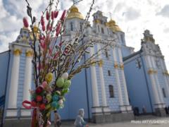 Как киевляне освящали вербу в Михайловском соборе