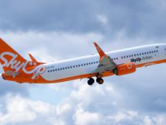 The plane of the Ukrainian airline SkyUp caught fire in Sudan during the armed conflict