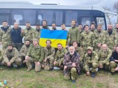 Пасхальный обмен: Украина вернула домой 130 своих защитников