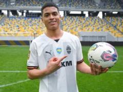 Shakhtar play two forwards from the first half of another match against Lviv
