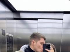 Владимир Остапчук поделился редким селфи с младшей на 16 лет женой