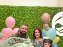Снайперша Евгения Эмеральд растрогала фото, как муж-военный спит с крошечной дочерью