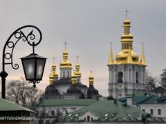 Метание ножей в старинную дверь: Минкульт показал последствия  хозяйствования  УПЦ МП в Лавре