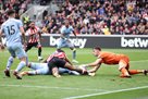 Premier League. Everton in the minority with Mikolenko interrupting the Hodgson streak, Leicester s first victory in ten matches