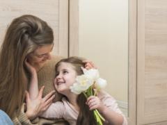 Karasivnye congratulations on Daughter s Day: poems and postcards