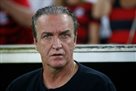 The women s team of Corinthians protests against the coach, who will work with the human team