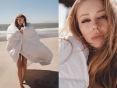 Beautiful Tina Karol charmed with a gentle photo shoot in a blanket by the sea