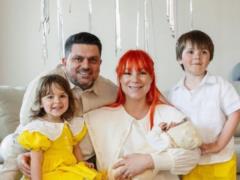 Svetlana Tarabarova touched by the first meeting of older children with a newborn sister