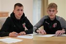 Veres continuing the contract with two graves