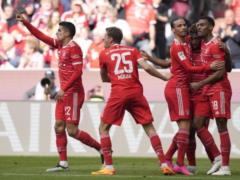 Bayern took advantage of a gift from Borussia Dortmund and led the Bundesliga