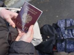 Российские паспорта на оккупированных территориях: Подоляк объяснил, будут ли за них наказывать