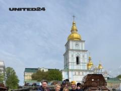 Stars of Hollywood Katherine Vinnik and Ivanna Sakhno appeared at the center of Kiev on the aphids on fire of the occupants  equ