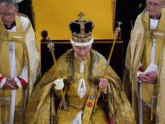 Blue and yellow submarine and dresses in the color of the Ukrainian flag: how the coronation of Charles III took place in the UK