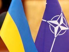 Крупнейшая группа Европарламента призывает пригласить Украину в НАТО
