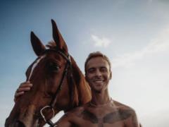 Max Barskikh wandered near the opera house in Kyiv and rode a horse in the city center in a new video