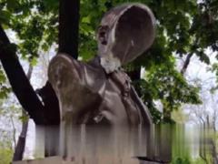В Мариуполе разбили установленный оккупантами бюст Ленина – горрада