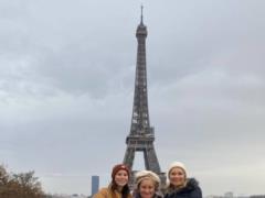 Lydia Taran delighted with a rare photo with her daughter and mother in front of the Eiffel Tower