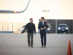 Зеленский попросил Макрона помочь защите украинского неба