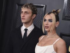 Dua Lipa s ex reacted emotionally to her new novel:  Trying not to kill him 
