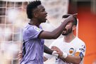 A red card has been scribbled, 45 yew. Euro and disqualification of the stands of the Mestalli is the decision of the Spanish Fo
