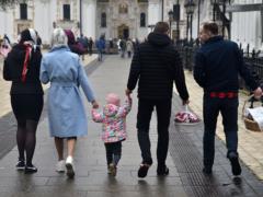 Большинство украинцев получают информацию о церкви от друзей и знакомых – опрос