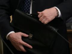 The civil service has revealed a popular way for officials to increase their pension: they don’t go on vacation for 30 years