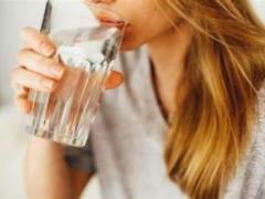 Как пить воду, чтобы быстро похудеть: советы диетологов
