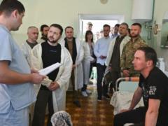 In the Odessa hospital, President Zelensky presented awards to wounded soldiers and military doctors