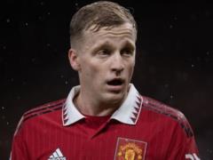 Van de Beek wants out of Manchester United