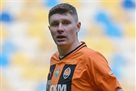 Bondarenko - Shakhtar s best engraver at grass and red