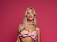 Dasha Kvitkova enchanted with a playful photo session in the form of Barbie