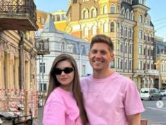 The 22-year-old wife of Vladimir Ostapchuk bared her chest and excited the imagination of fans