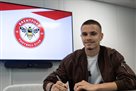 Син Бекхема підписав контракт із Брентфордом