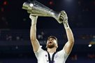 Unaї Simon dedicating the victory in Lisa to the nation Luis Enrique