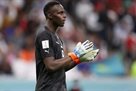 Edouar Mendi cross to Al Ahli