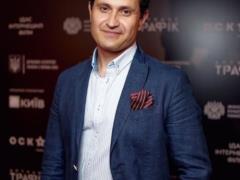 Akhtem Seitablaev first showed up with a new girl at the pre-premiere show   History of illness 