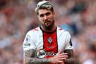 The defender of Southampton does not want to play in the Championship and is ready to return to the fatherland