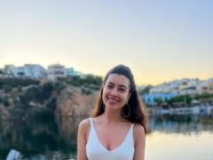 Рамина Эсхакзай рассекретила свой вес после похудения и похвасталась стройной фигурой в купальнике